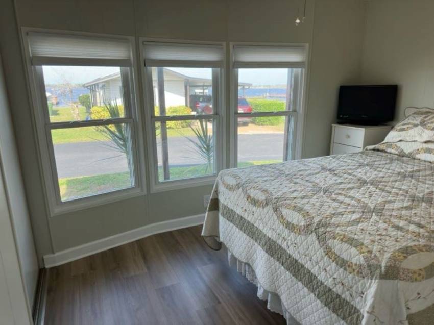 581 Lake Henry Drive a Winter Haven, FL Mobile or Manufactured Home for Sale